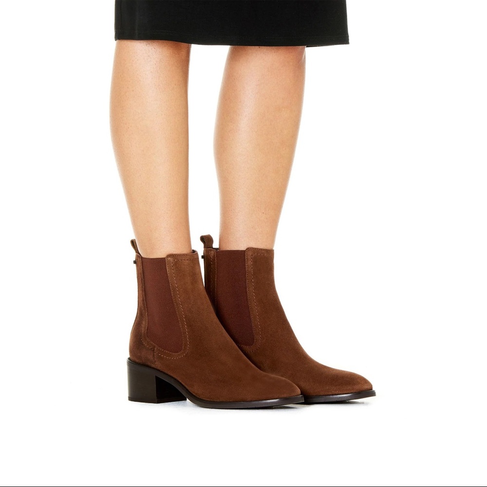 [SOLD] Aquatalia Jemma suede Chelsea boots 7